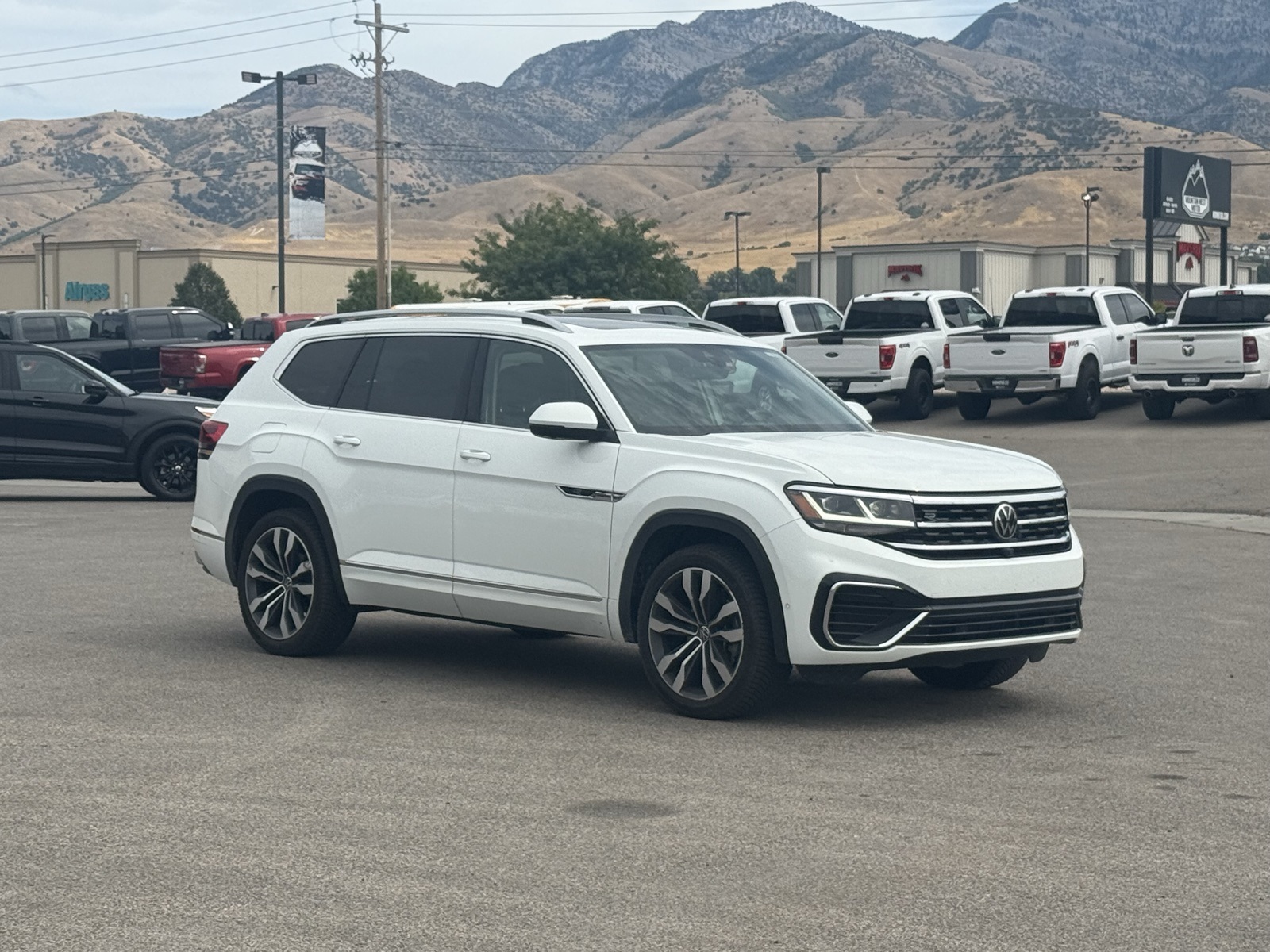 2022 Volkswagen Atlas V6 SEL Premium R-Line photo 2