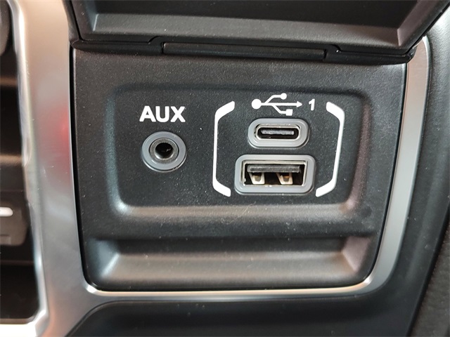 2025 Jeep Wrangler photo 18