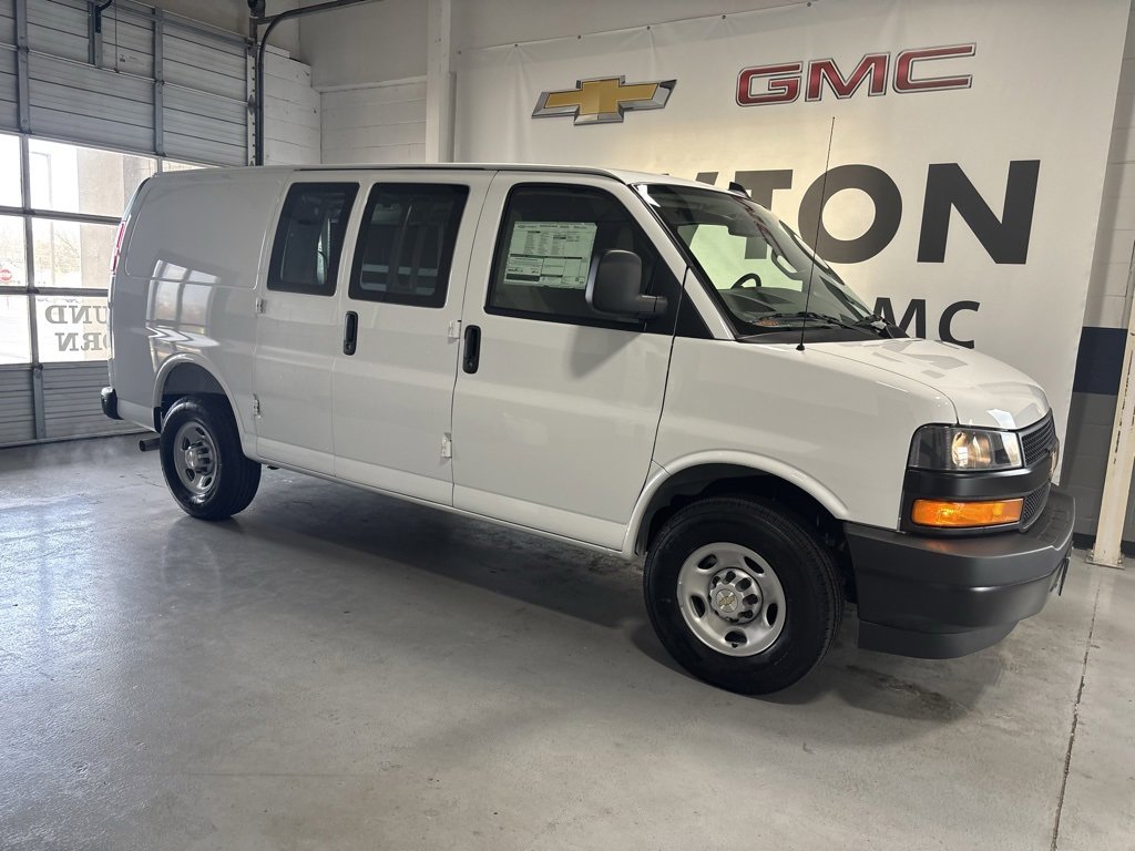 2025 Chevrolet Express Cargo 2500 photo 3