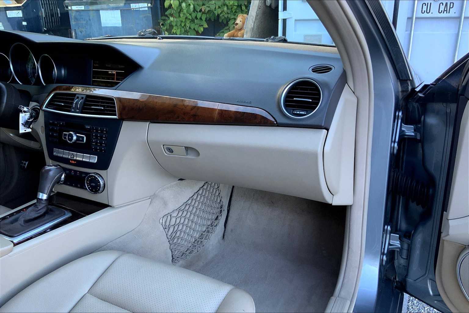 2012 Mercedes Benz C 300 Sport photo 18