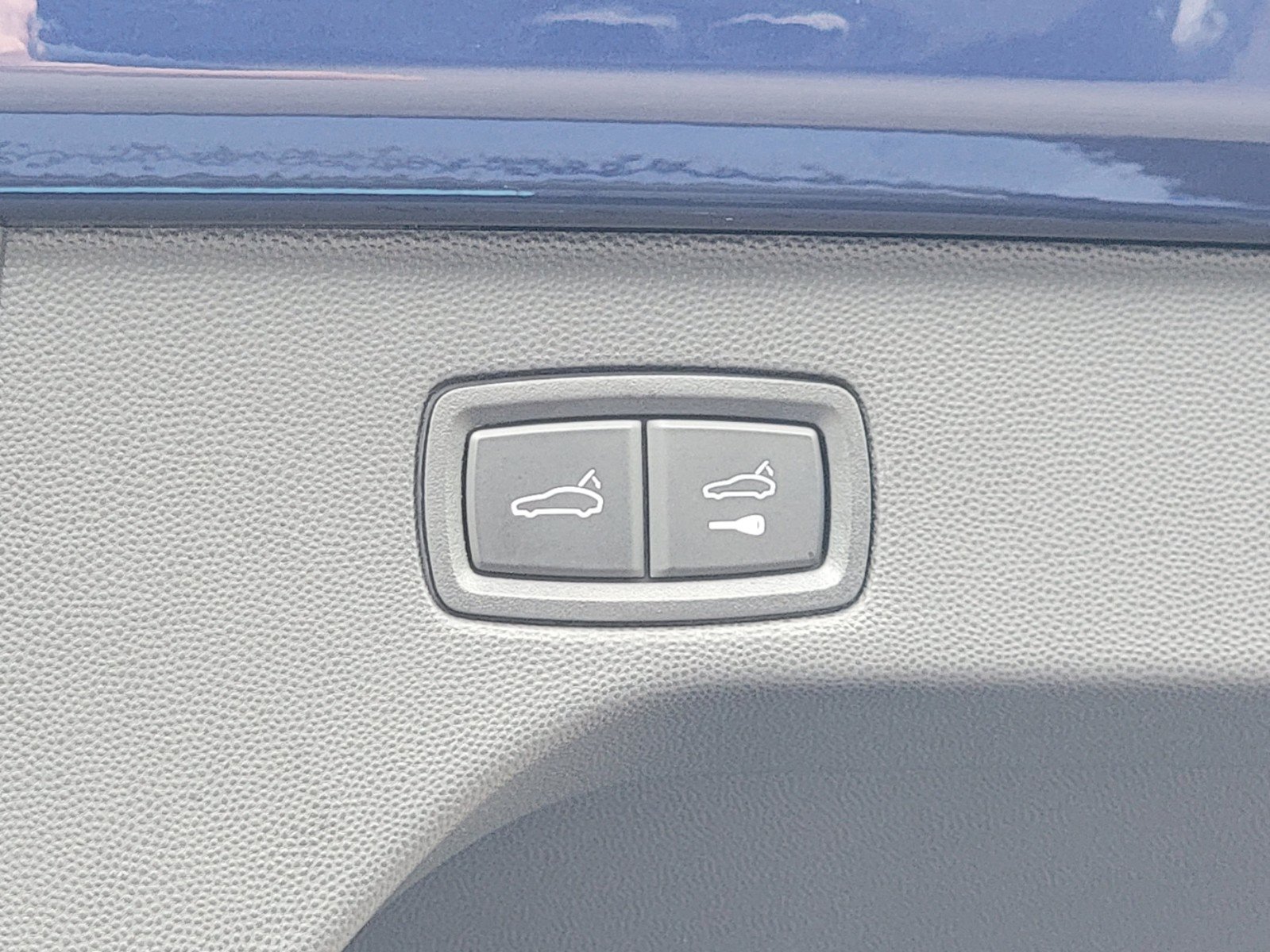 2024 Porsche Macan Electric 4 photo 25