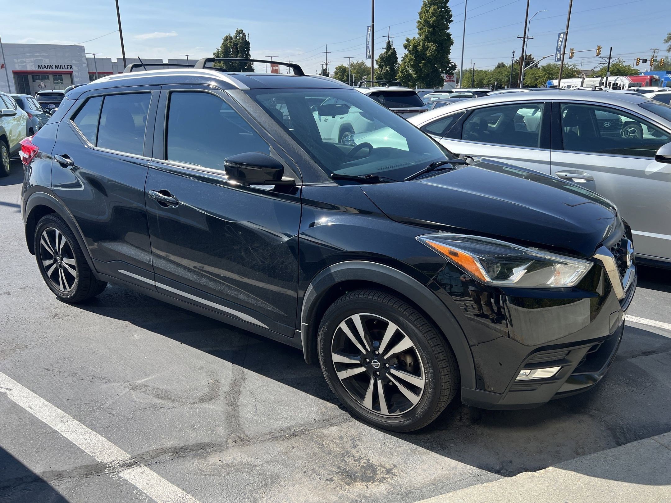 2018 Nissan Kicks SR photo 2