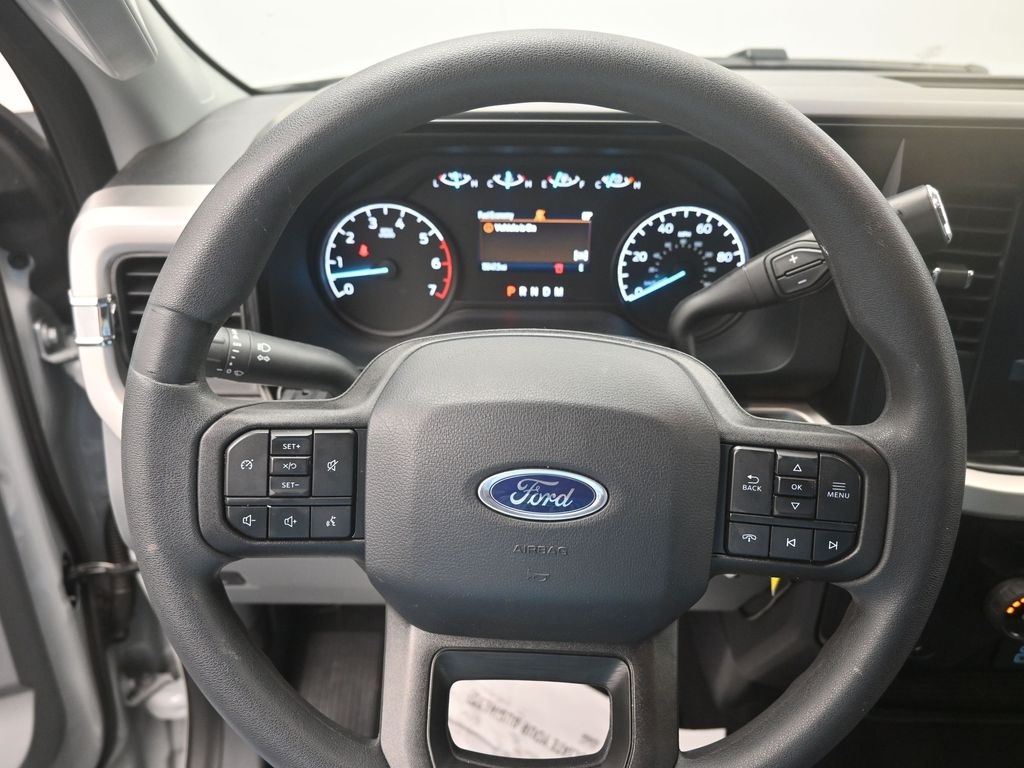 2025 Ford F-250 photo 3