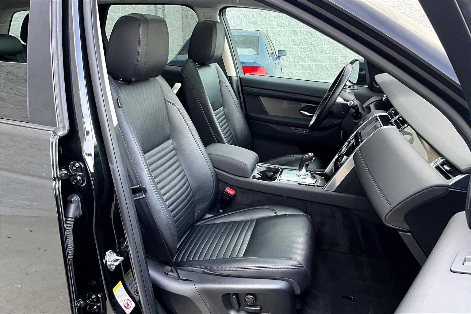 2020 Land Rover Discovery Sport SE photo 8