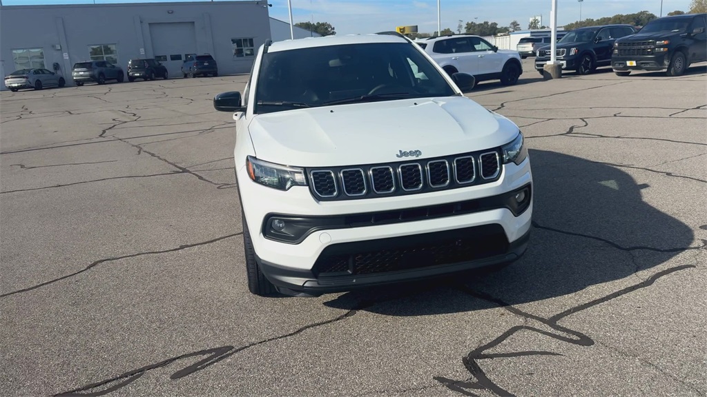 2024 Jeep Compass Latitude photo 2