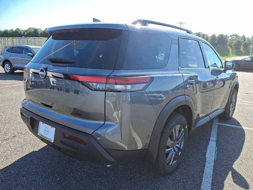 2025 Nissan Pathfinder SV photo 3