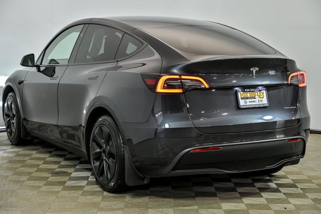 2024 Tesla Model Y Long Range photo 6