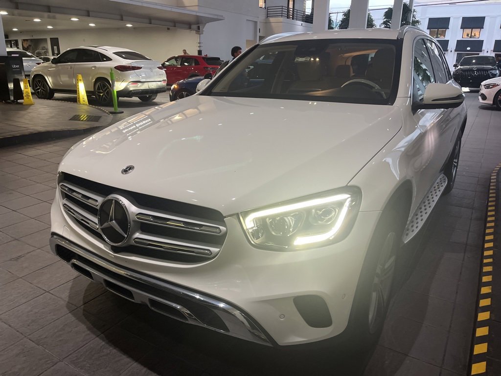 2022 Mercedes Benz GLC 300 photo 2