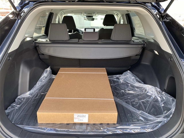 2025 Toyota RAV4 LE photo 4