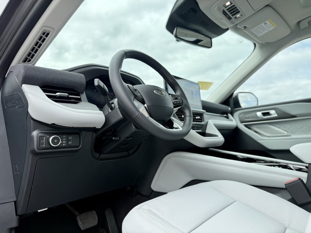 2025 Ford Explorer Platinum photo 13