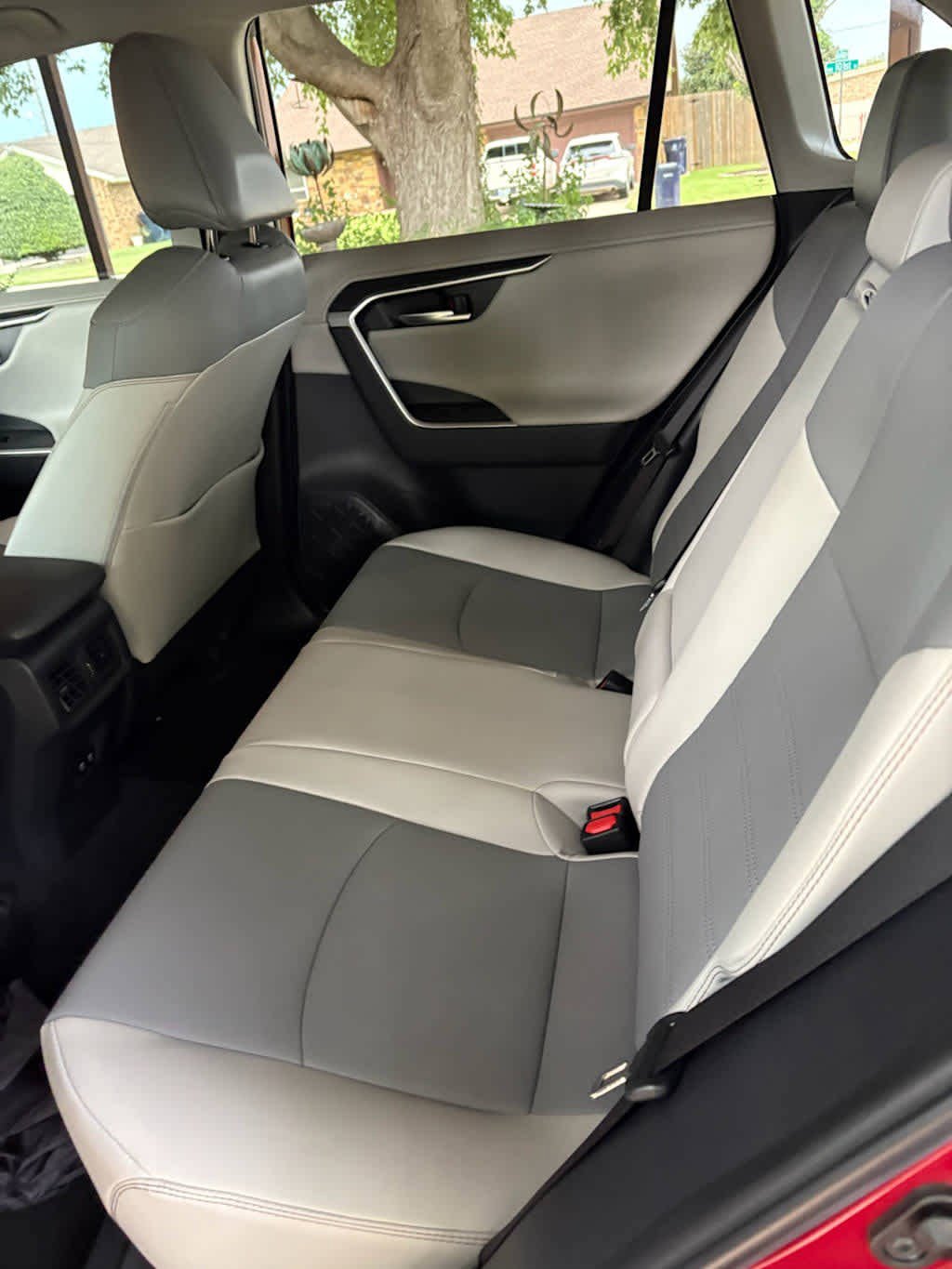 2019 Toyota RAV4 Limited photo 4