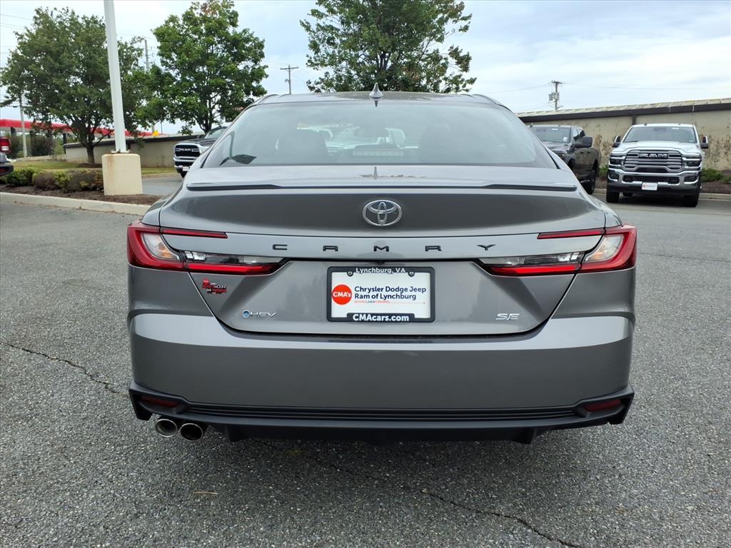 2025 Toyota Camry SE photo 3