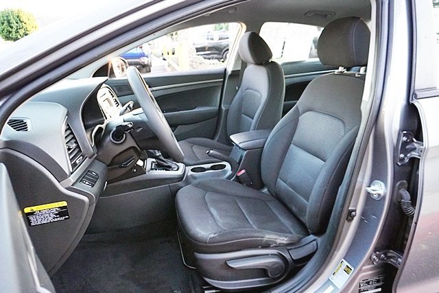 Used 2018 Gray Hyundai SE image 11