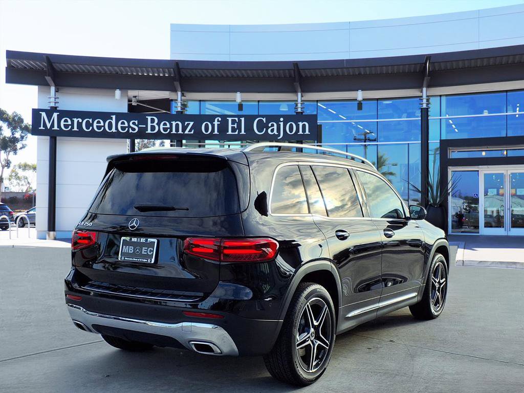 2026 Mercedes Benz GLB 250 photo 3