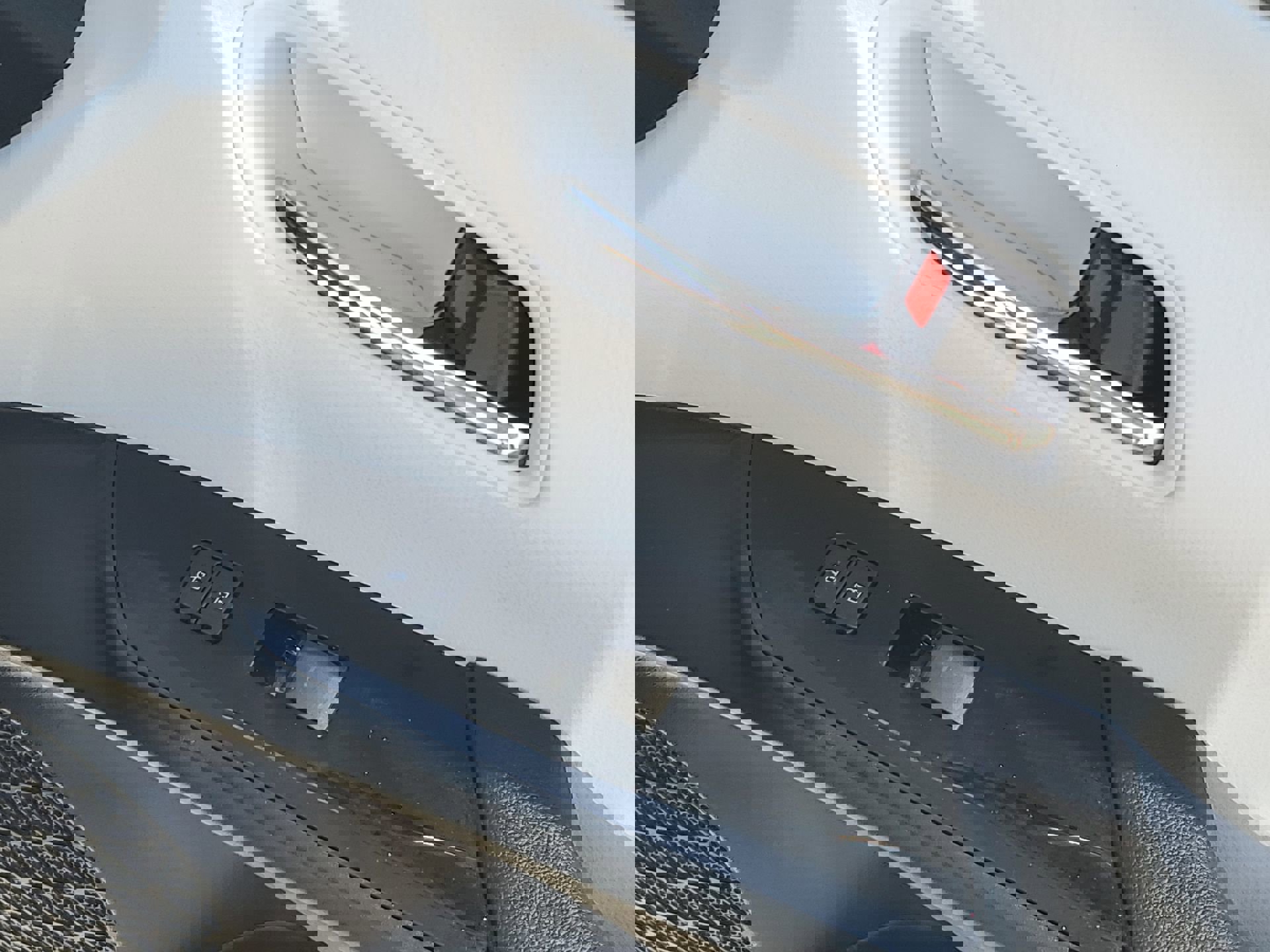 2022 Toyota Prius L photo 38