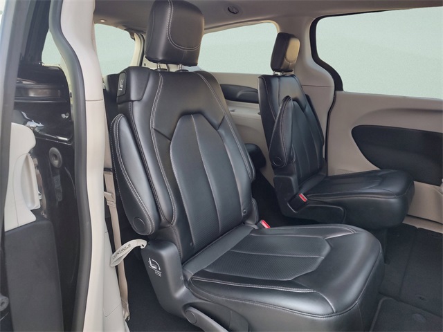 2023 Chrysler Pacifica Touring L photo 28