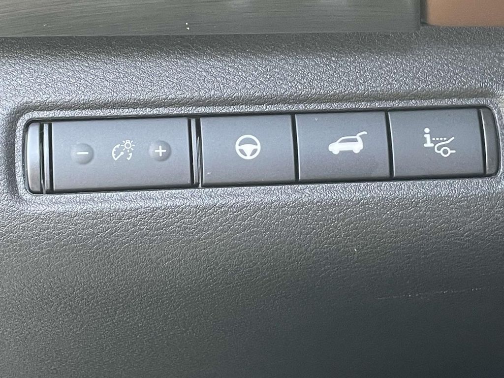 2024 Nissan Pathfinder Platinum photo 18
