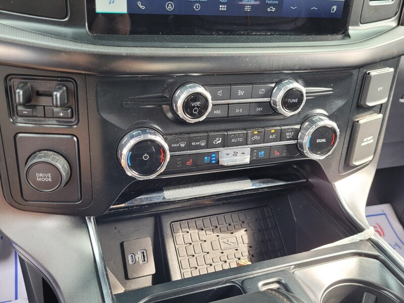 2023 Ford F-150 Platinum photo 18