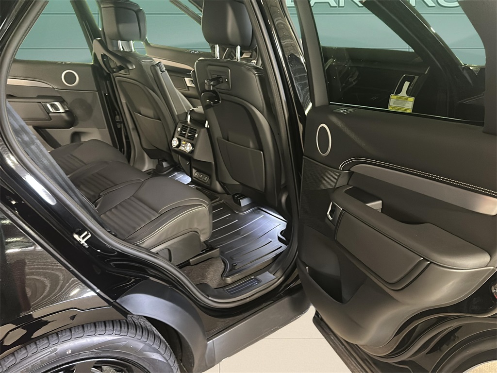 2025 Land Rover Discovery SE photo 7