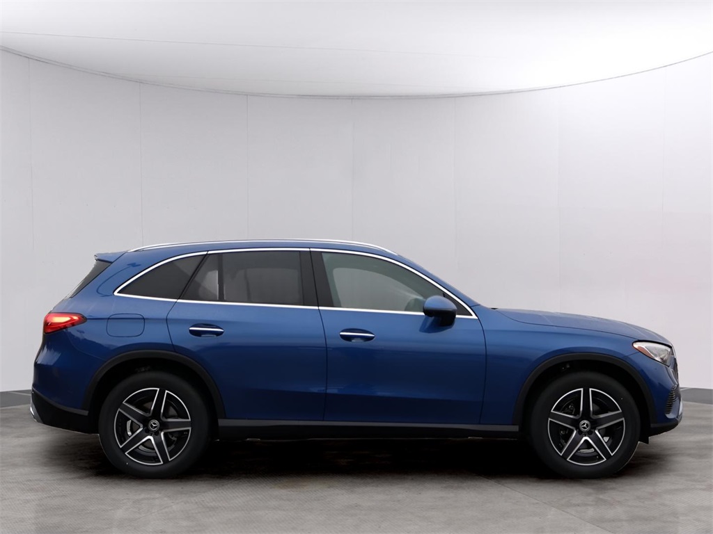 2026 Mercedes Benz GLC 300 4MATIC photo 3