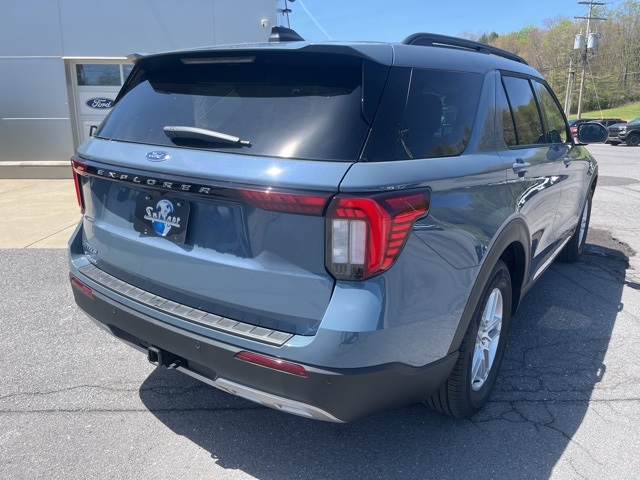 2025 Ford Explorer photo 7