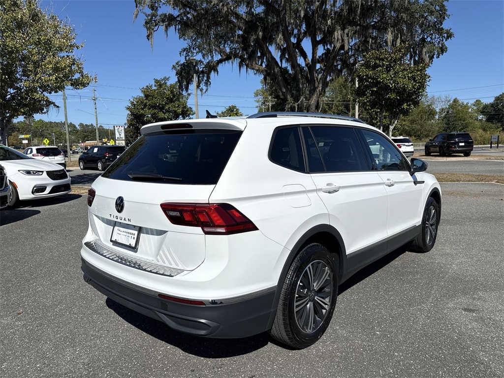 2024 Volkswagen Tiguan SE Wolfsburg Edition photo 2