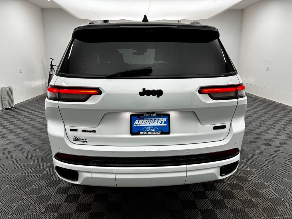 2022 Jeep Grand Cherokee Overland photo 13