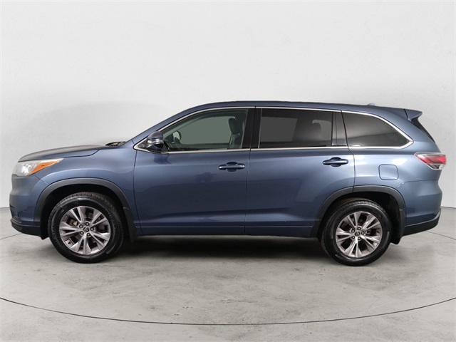 2016 Toyota Highlander LE Plus photo 2