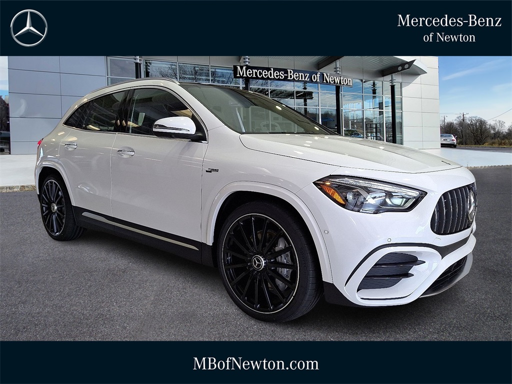 2026 Mercedes-Benz GLA AMG GLA 35's photo