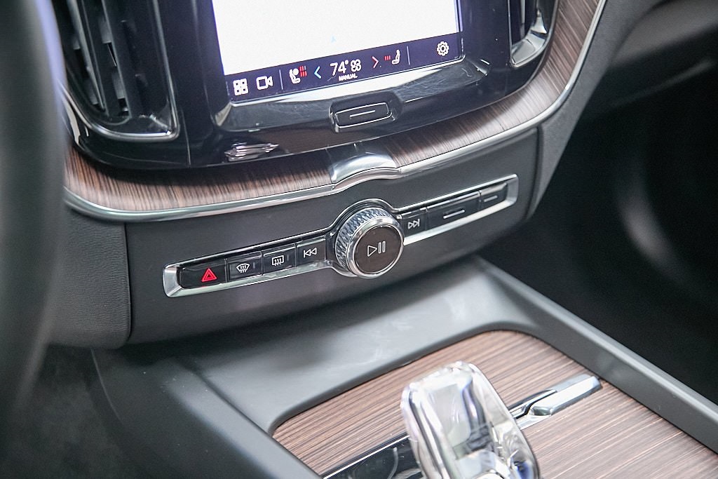 2023 VOLVO XC60 - Image 15