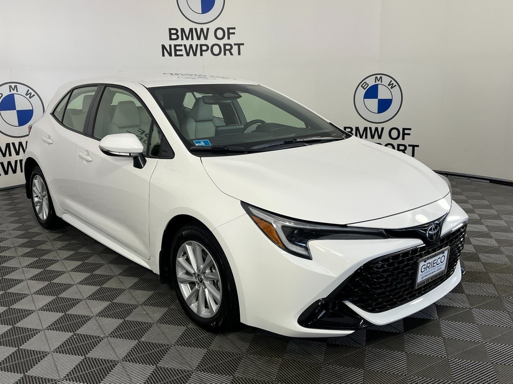 2025 Toyota Corolla Hatchback SE's photo