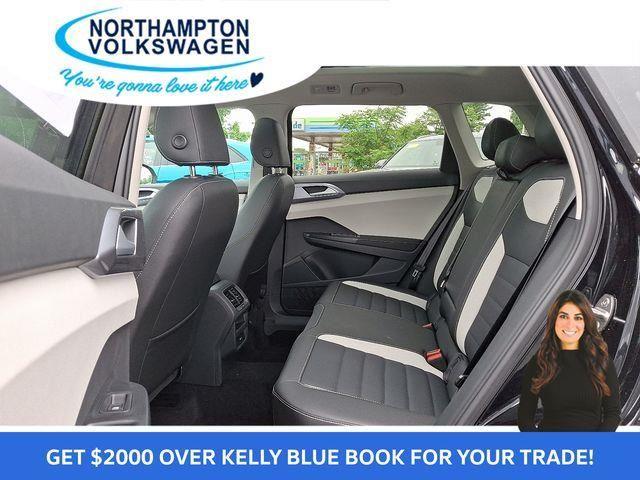 2025 Volkswagen Taos SEL photo 2