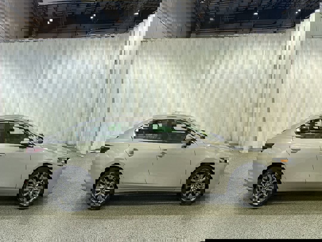 2025 Mazda Mazda3 2.5 s Preferred photo 4