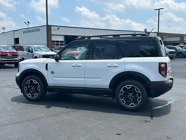 2025 Ford Bronco Sport Outer Banks photo 2