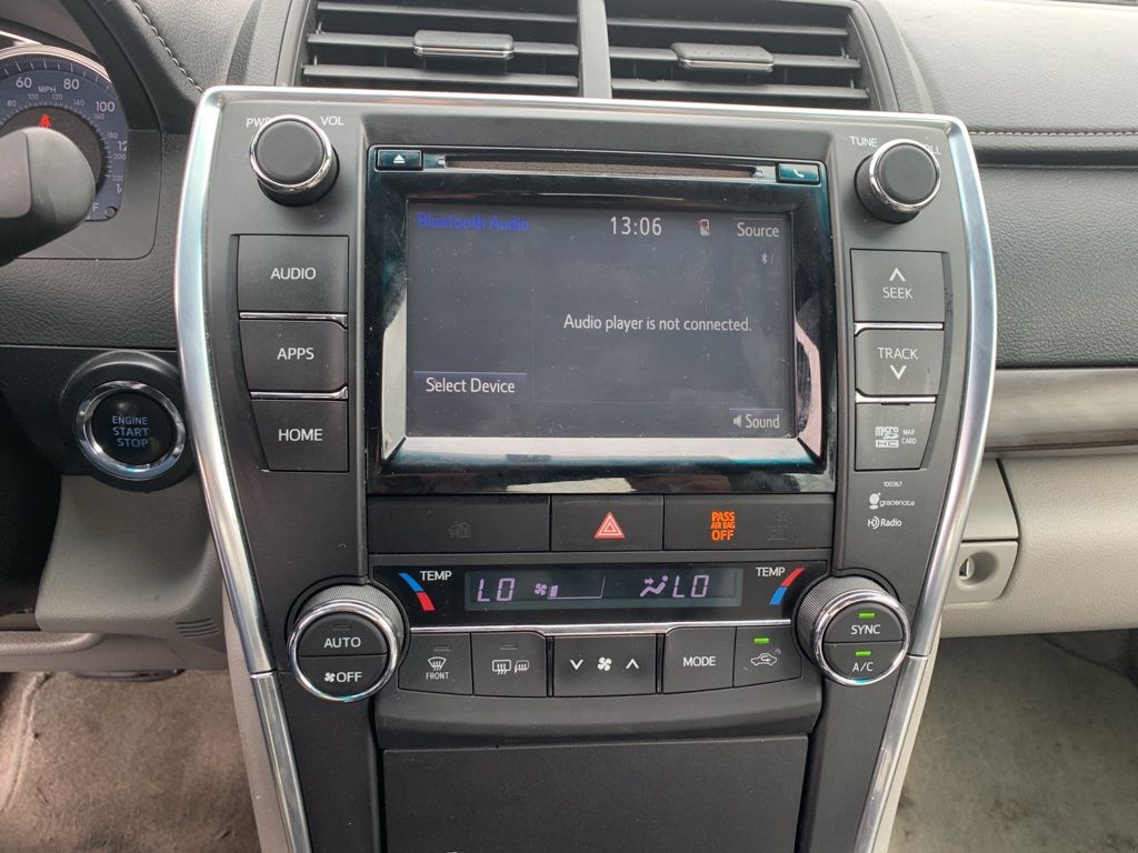 2015 Toyota Camry XLE photo 16