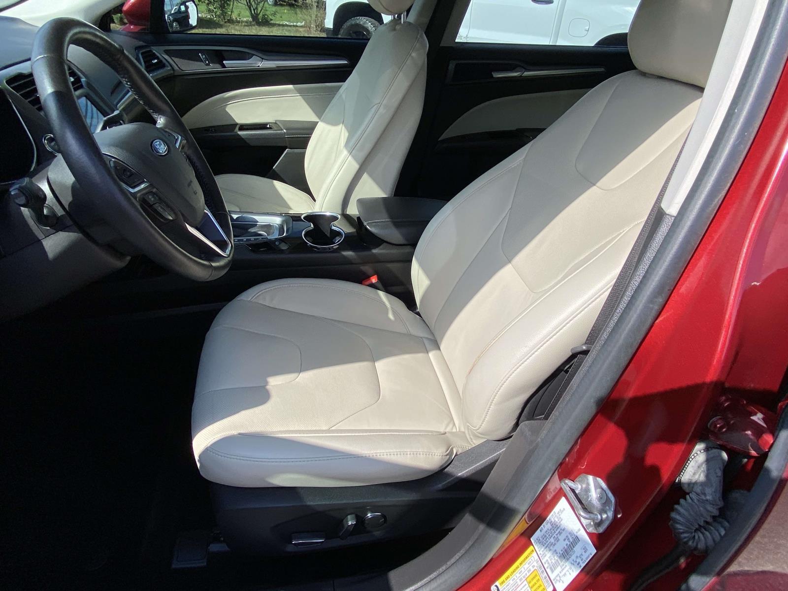 2016 Ford Fusion Titanium Hybrid photo 4