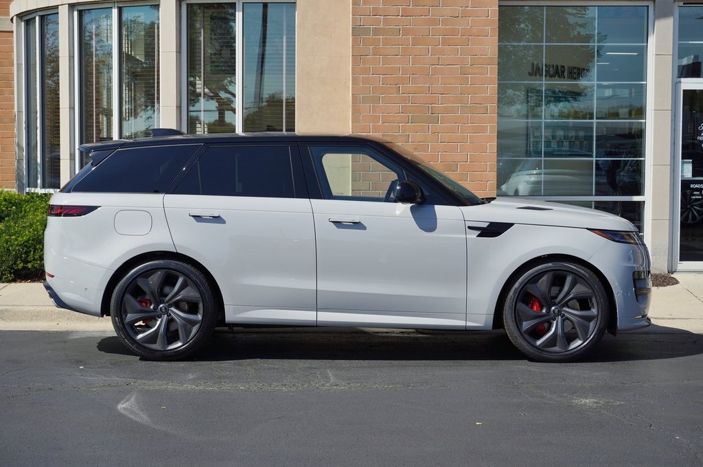 2025 Land Rover Range Rover Sport SE photo 6