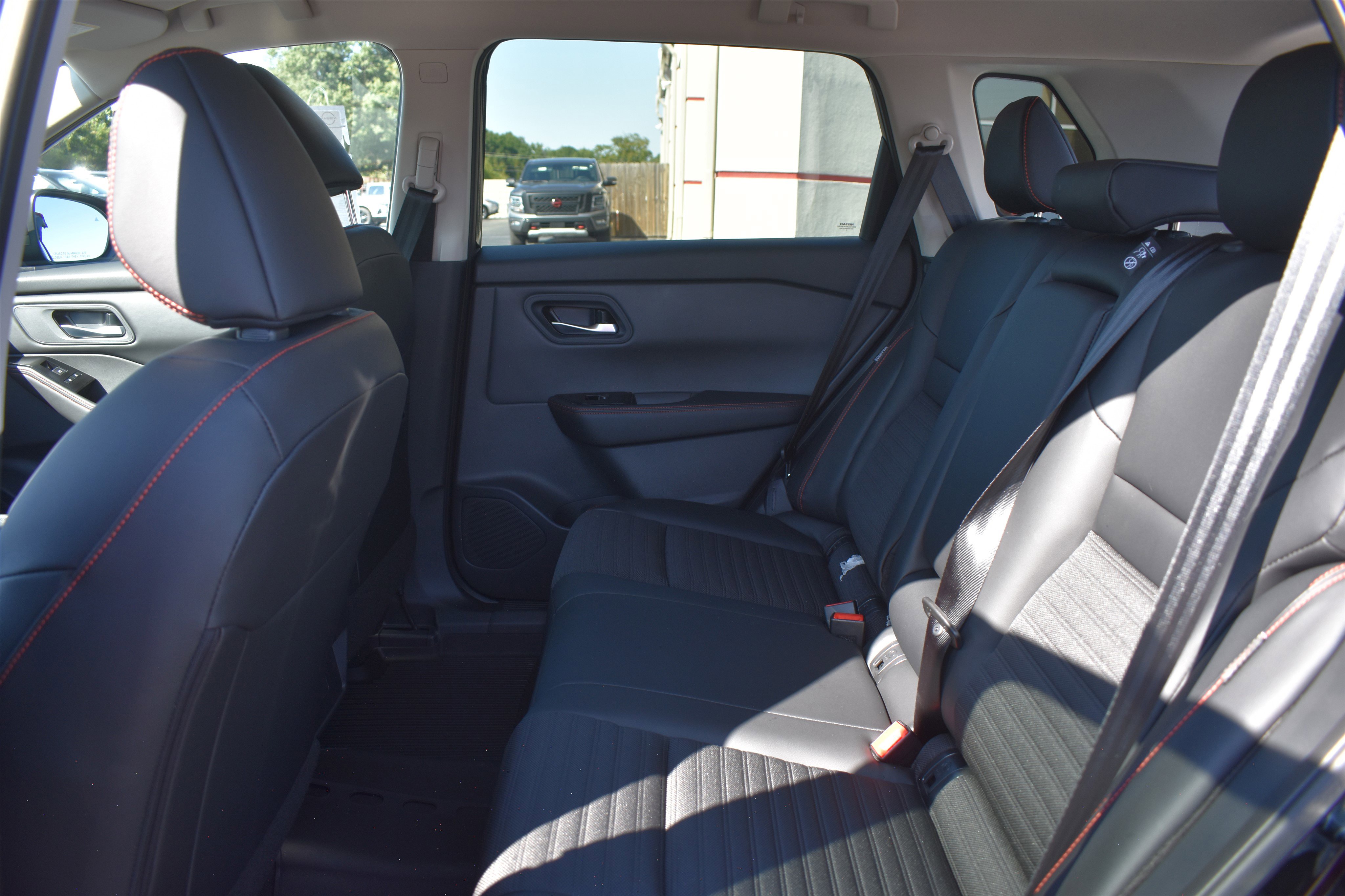 2026 Nissan Rogue SV photo 2