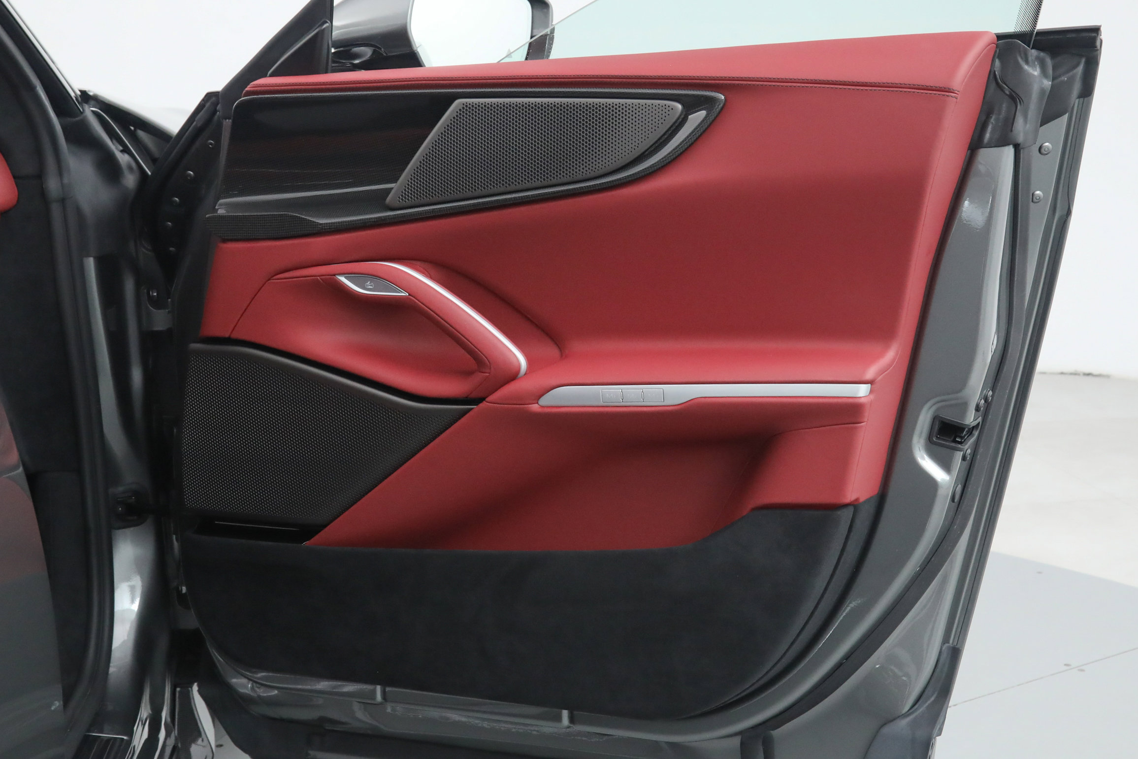 2024 Ferrari Purosangue photo 30