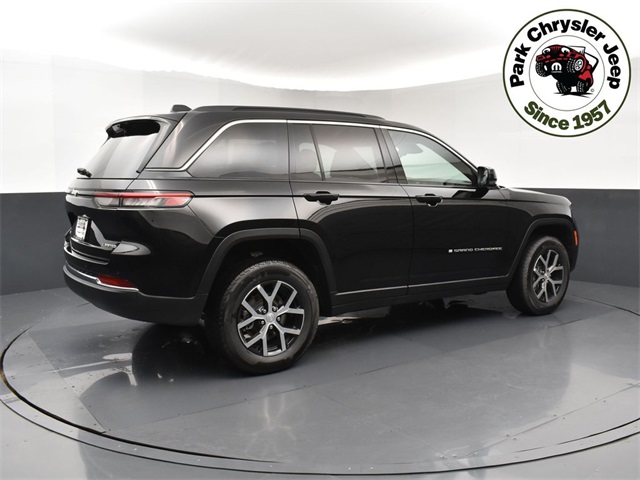 2025 Jeep Grand Cherokee Limited photo 4