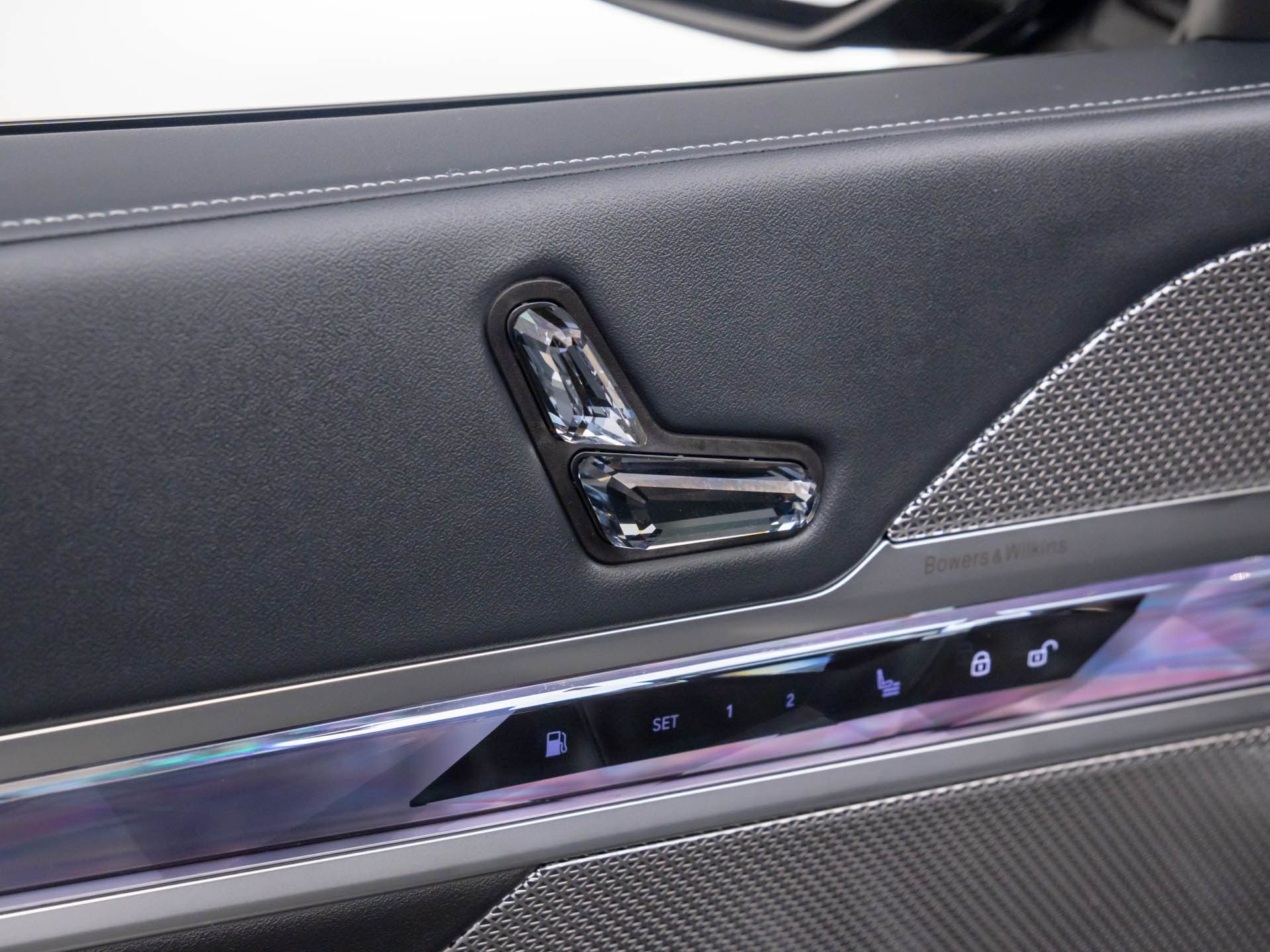 New 2025 Black Sapphire Metallic BMW 750e xDrive image 14