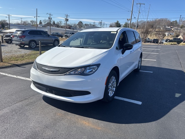 2025 Chrysler Voyager LX photo 2