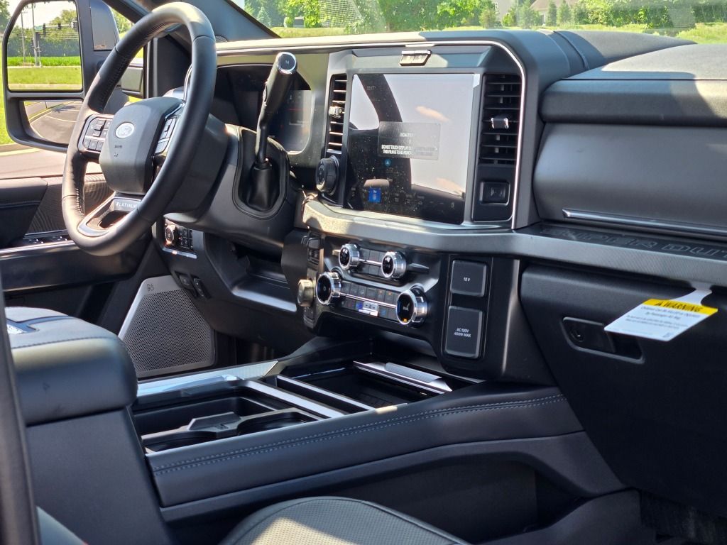 2025 Ford F-250 Platinum photo 8