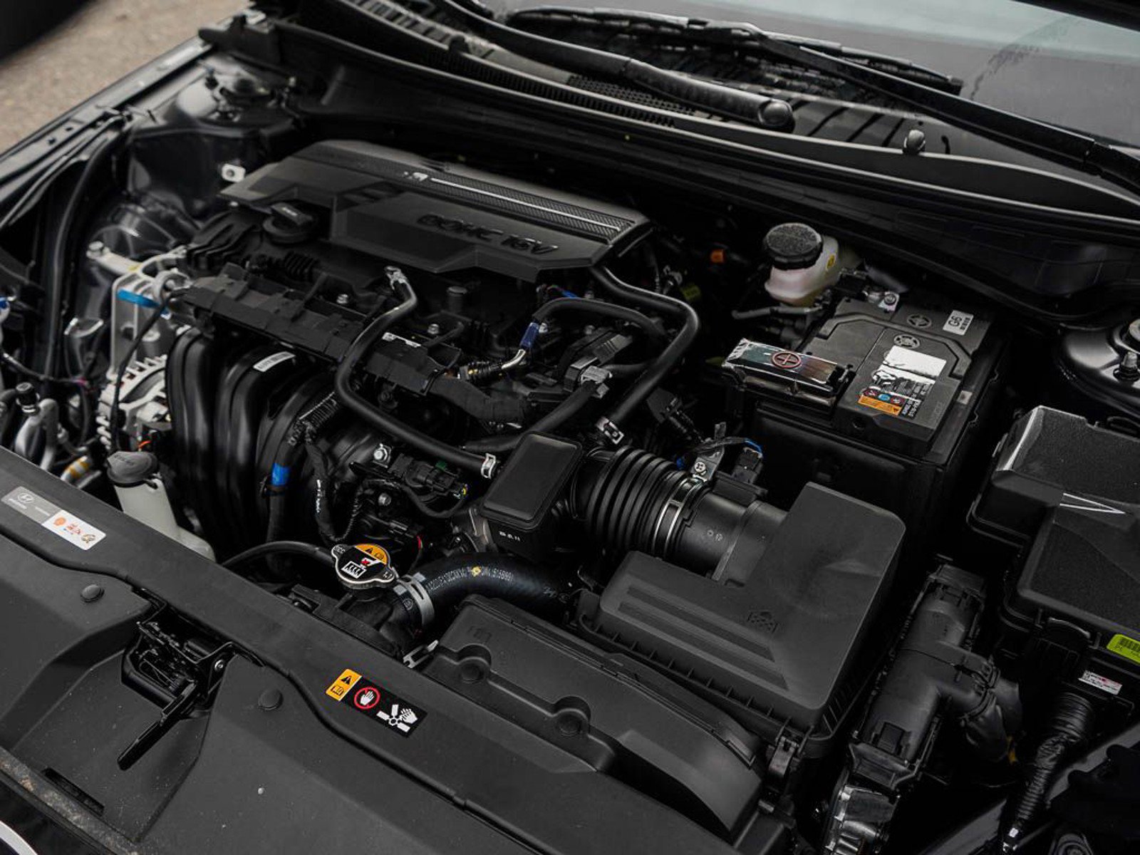 2025 Hyundai Elantra SEL Sport photo 2