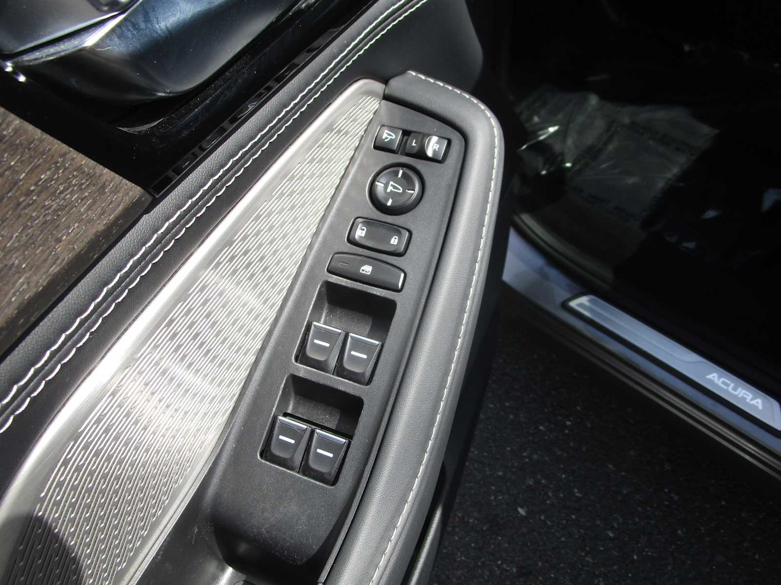 2023 Acura MDX SH-AWD Advance photo 18