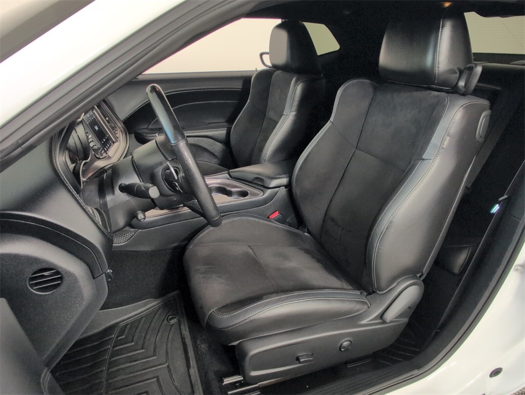 2023 Dodge Challenger R/T photo 4
