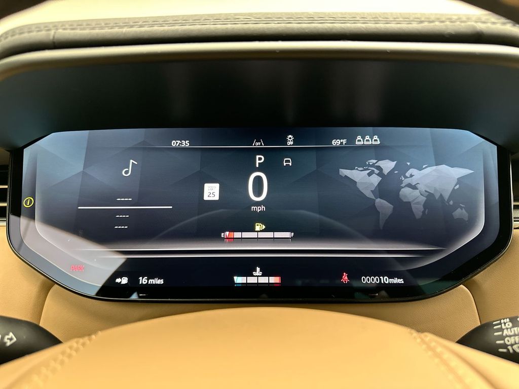2025 Land Rover Range Rover Sport SE photo 13