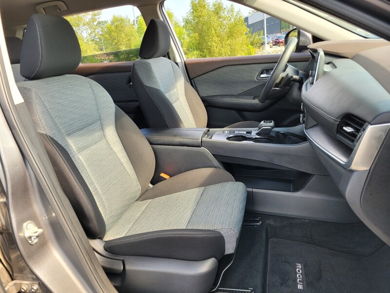 2023 Nissan Rogue SV photo 14