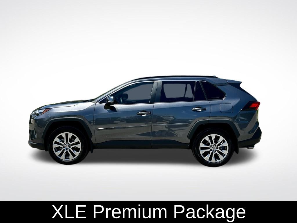 2023 Toyota RAV4 XLE Premium photo 3