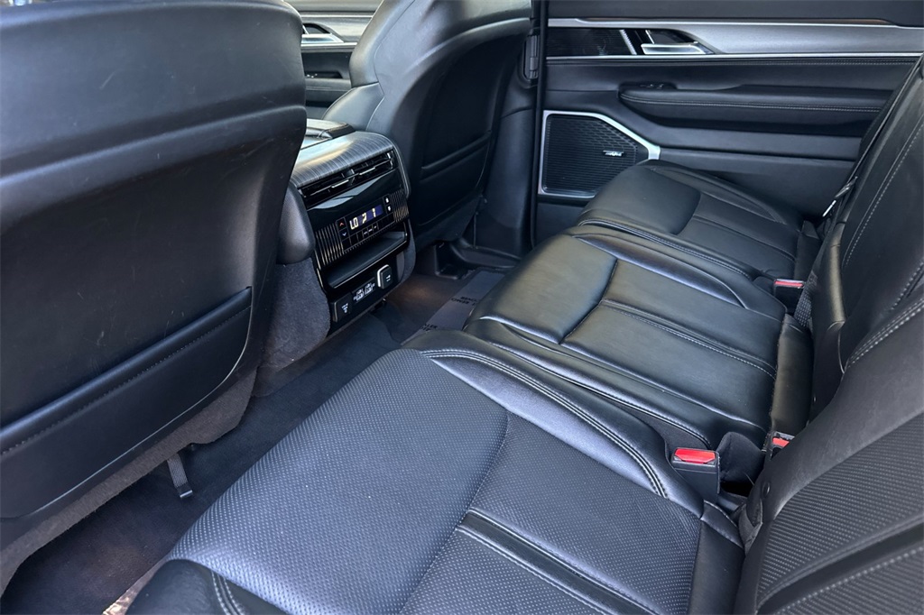 2024 Jeep Wagoneer L Series II photo 13
